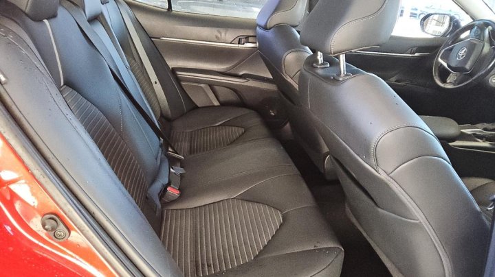 Toyota Camry SE 2020