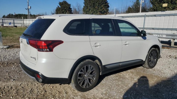 Mitsubishi Outlander SE 2016