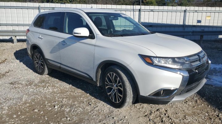 Mitsubishi Outlander SE 2016