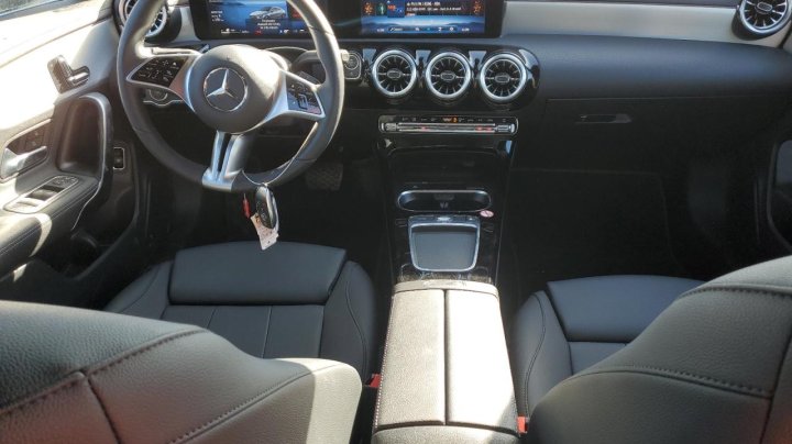 Mercedes-Benz CLA-Class 250 4MATIC 2025