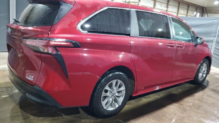Toyota SIENNA LE 2022