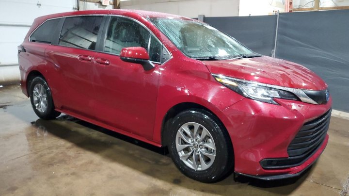 Toyota SIENNA LE 2022