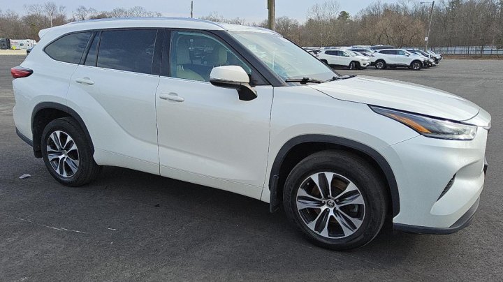 Toyota Highlander XLE 2021