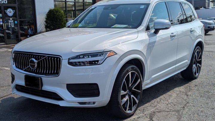 Volvo XC90 T6 MOMENTUM 2021