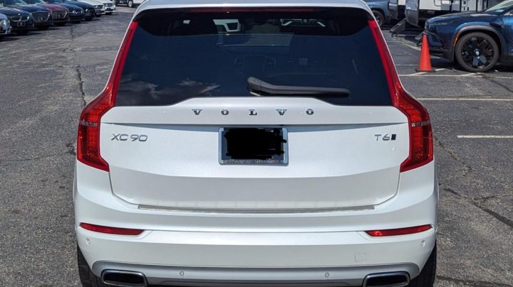 Volvo XC90 T6 MOMENTUM 2021