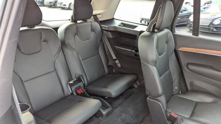 Volvo XC90 T6 MOMENTUM 2021