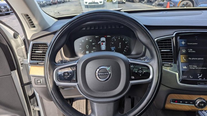 Volvo XC90 T6 MOMENTUM 2021