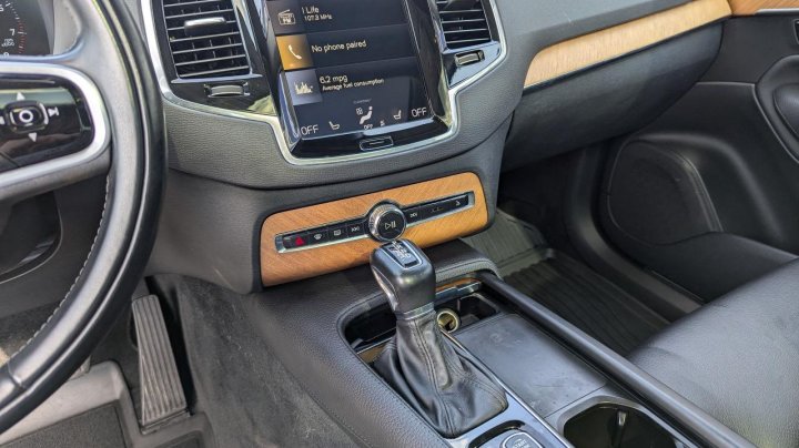Volvo XC90 T6 MOMENTUM 2021