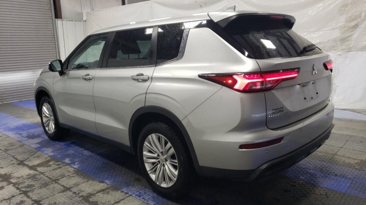 Mitsubishi Outlander ES 2022