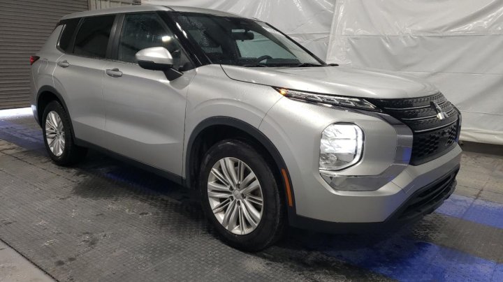 Mitsubishi Outlander ES 2022