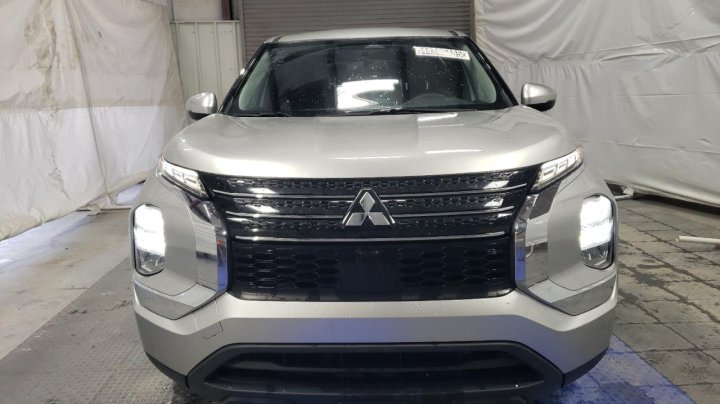 Mitsubishi Outlander ES 2022