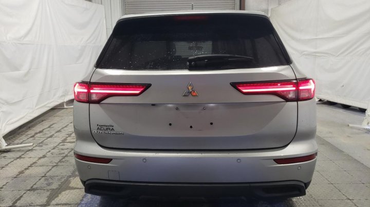 Mitsubishi Outlander ES 2022