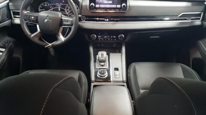 Mitsubishi Outlander ES 2022