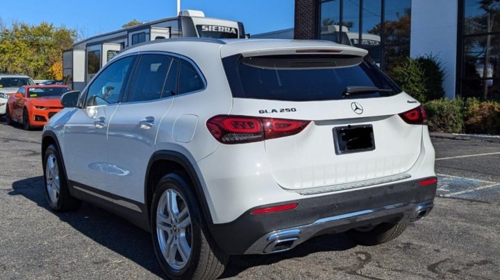 Mercedes-Benz GLA-Class 250 4MATIC 2021