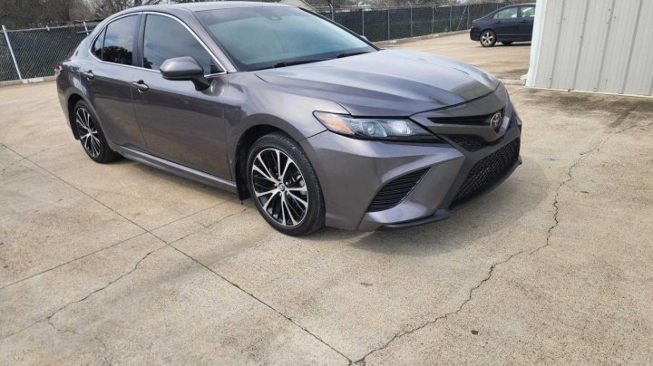 Toyota Camry SE 2020