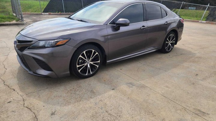 Toyota Camry SE 2020