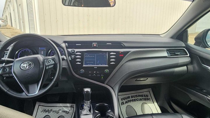Toyota Camry SE 2020