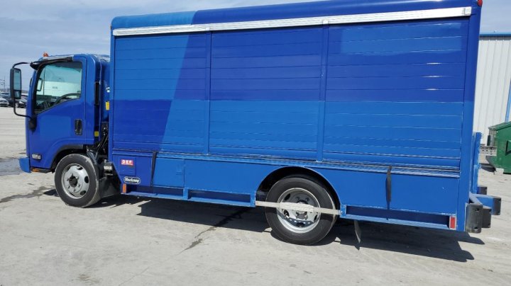 Isuzu NRR  2019