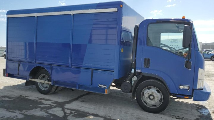 Isuzu NRR  2019