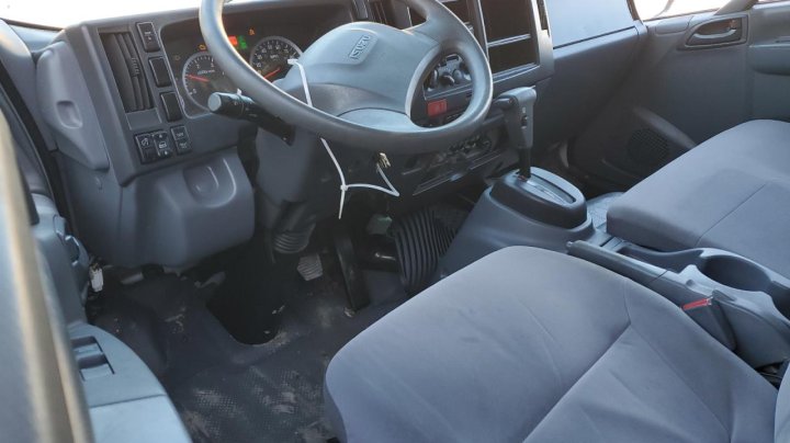 Isuzu NRR  2019