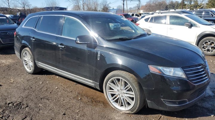 Lincoln MKT  2018