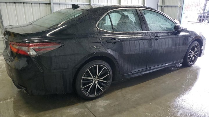 Toyota Camry SE 2021
