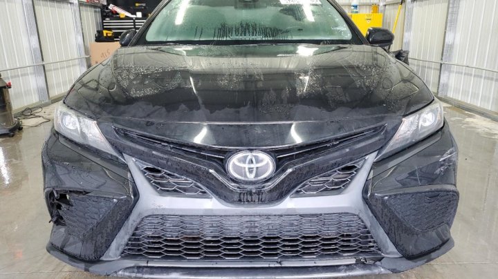 Toyota Camry SE 2021