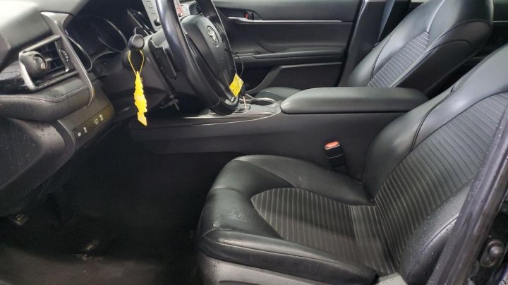 Toyota Camry SE 2021