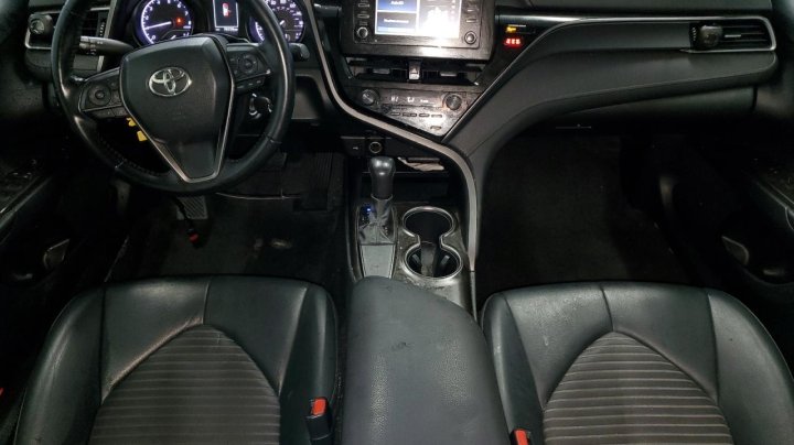 Toyota Camry SE 2021