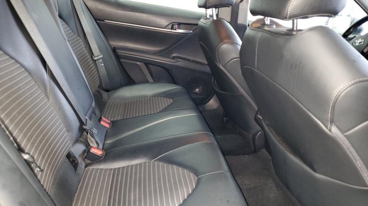 Toyota Camry SE 2021