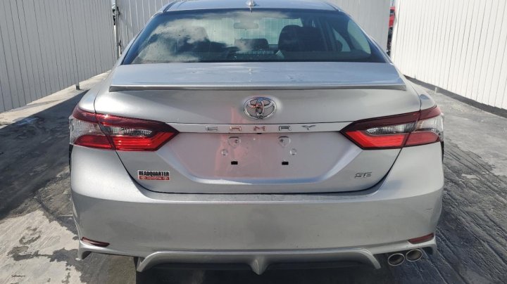 Toyota Camry SE 2021