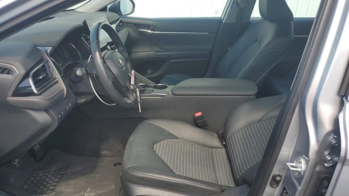 Toyota Camry SE 2021