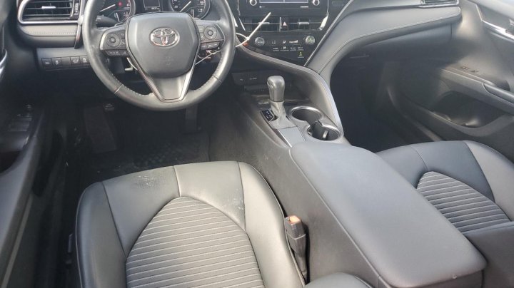 Toyota Camry SE 2021
