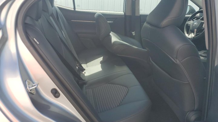 Toyota Camry SE 2021