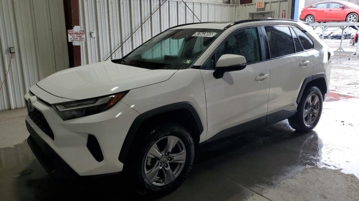 Toyota RAV4 XLE 2023