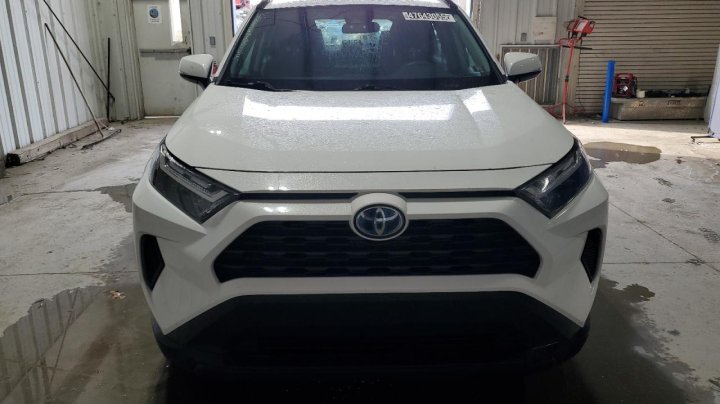 Toyota RAV4 XLE 2023