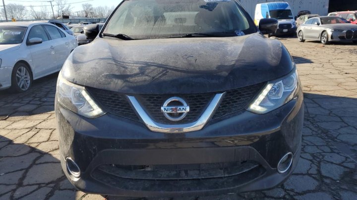 Nissan Rogue Sport S 2018