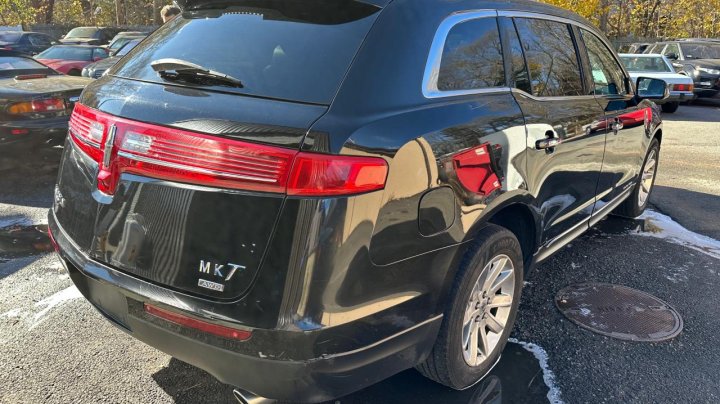 Lincoln MKT  2018