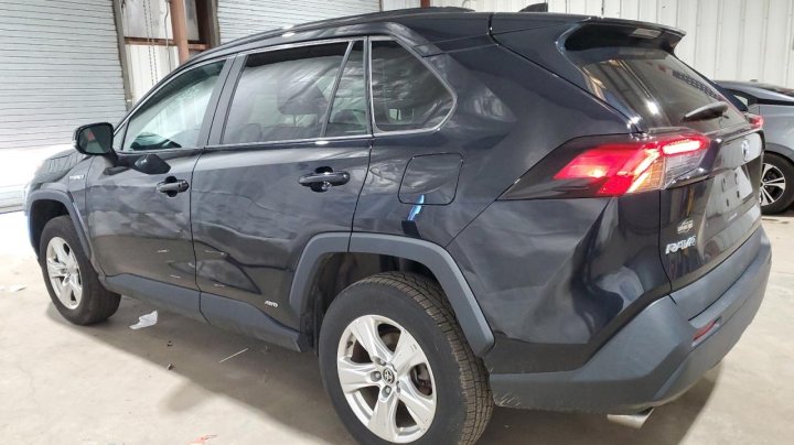 Toyota RAV4 XLE 2021