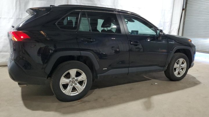 Toyota RAV4 XLE 2021