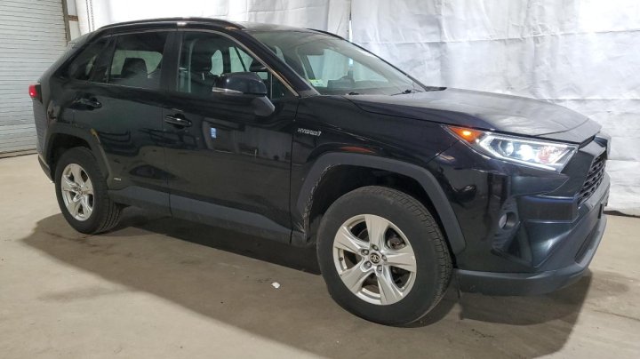 Toyota RAV4 XLE 2021