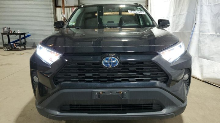 Toyota RAV4 XLE 2021