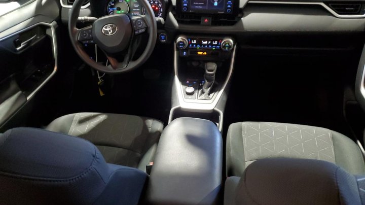 Toyota RAV4 XLE 2021