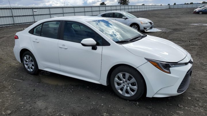 Toyota Corolla LE 2024