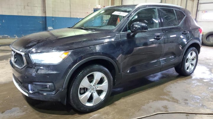 Volvo XC40 T5 MOMENTUM 2022