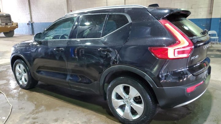 Volvo XC40 T5 MOMENTUM 2022