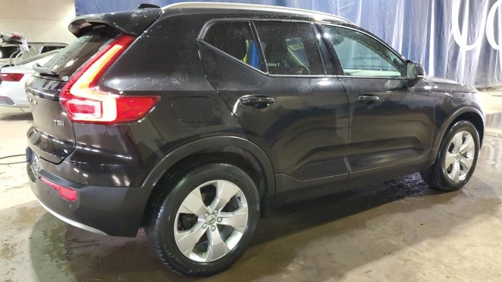Volvo XC40 T5 MOMENTUM 2022