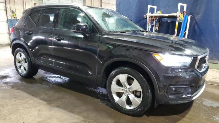 Volvo XC40 T5 MOMENTUM 2022