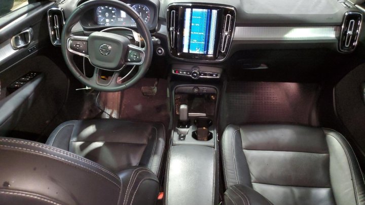 Volvo XC40 T5 MOMENTUM 2022