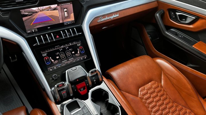 Lamborghini Urus  2019